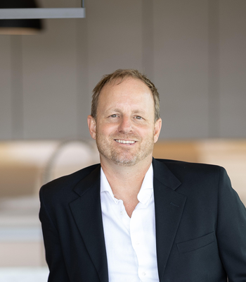 Portrait of Kenny Anderson, Realtor/ Broker Associate.